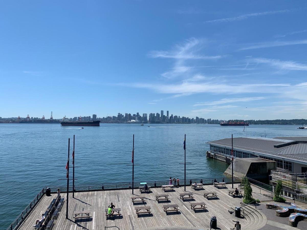 The Lonsdale Quay Hotel North Vancouver Exterior foto