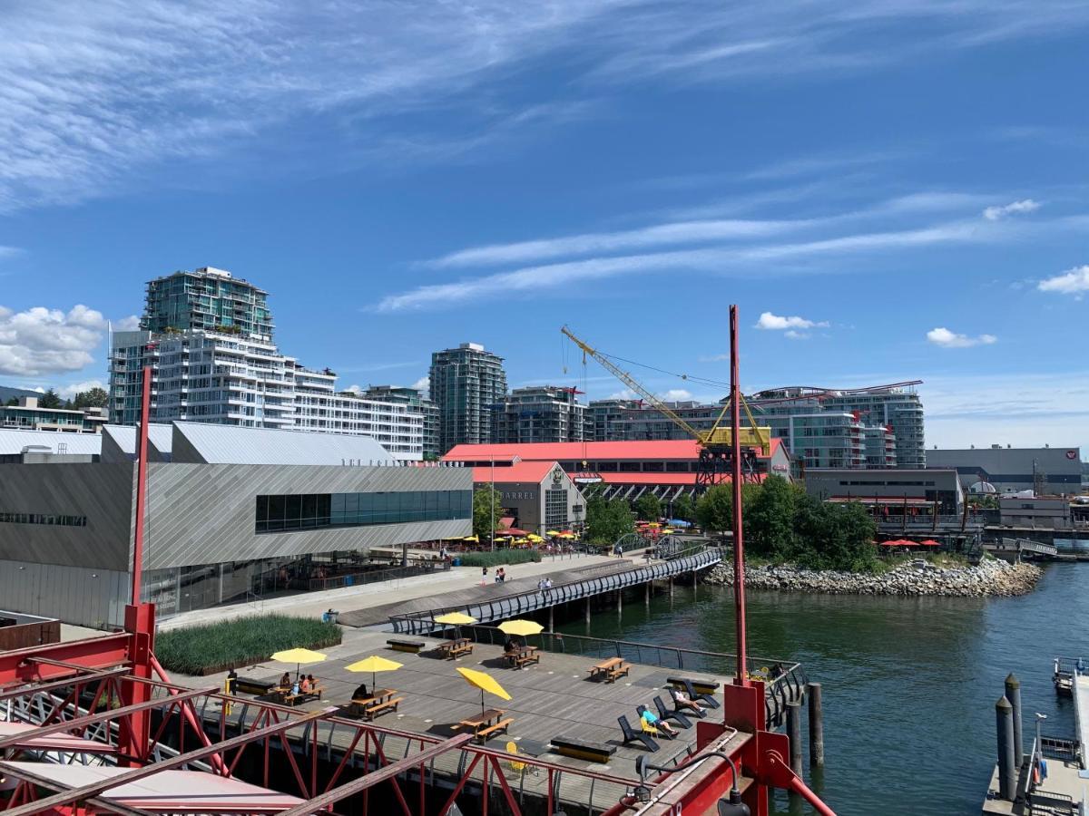 The Lonsdale Quay Hotel North Vancouver Exterior foto